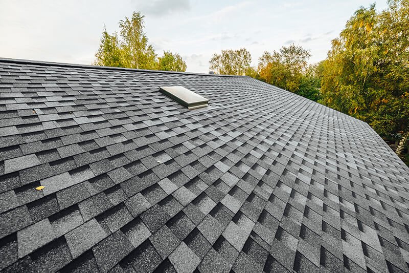 Roof with new asphalt shingles