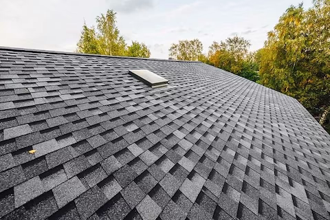 services-roof-asphalt-shingles400px-50pct Roof with new asphalt shingles